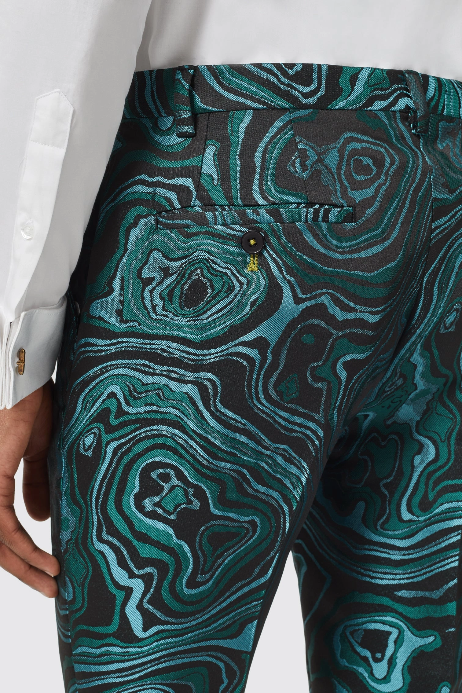 Verdes jacquard Adichie: Elegancia ajustada, un toque de arte, para un estilo audaz y sofisticado.