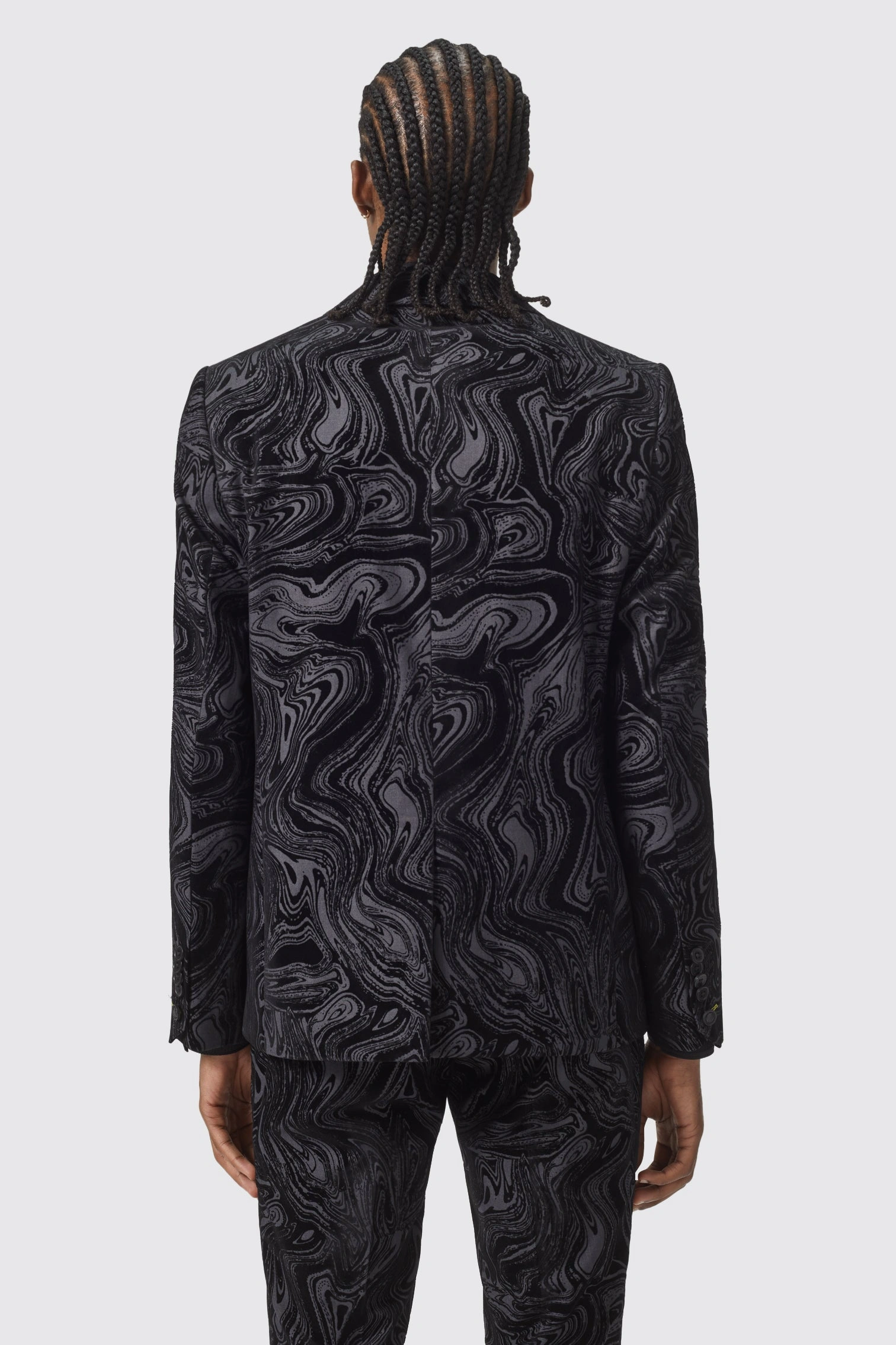 Traje negro Angelou Slim Fit: Elegancia atemporal con un toque de misterio, perfecto para ti.